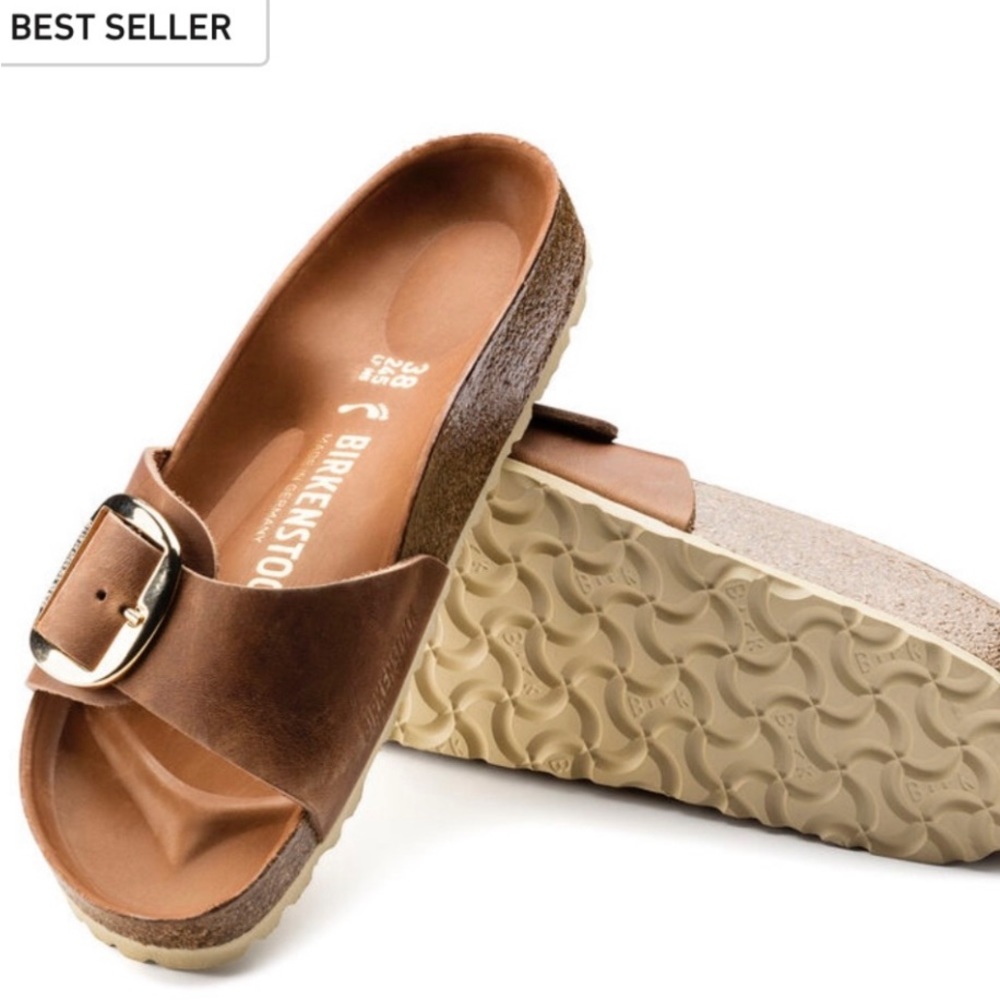 Birkenstock Madrid Big Buckle
Oiled Leather in color Cognac size 39